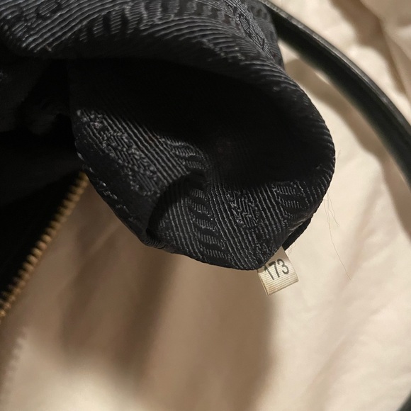 PRADA Vitello Daino Tote black leather with crossbody strap great condition - Picture 8 of 15